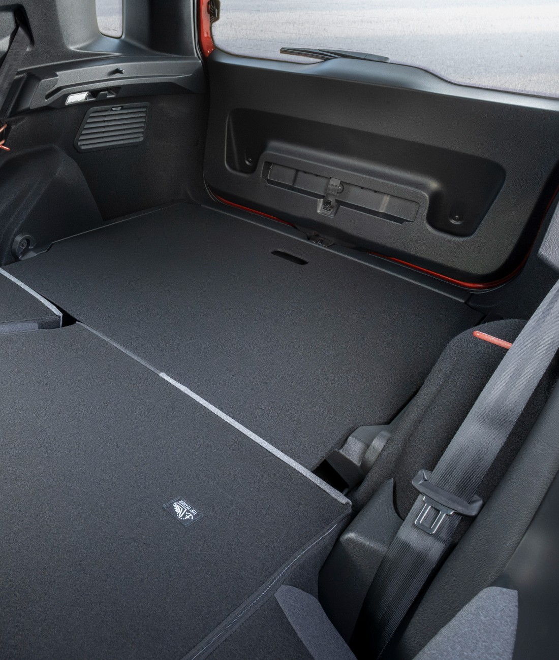 opel frontera inside luggage storage